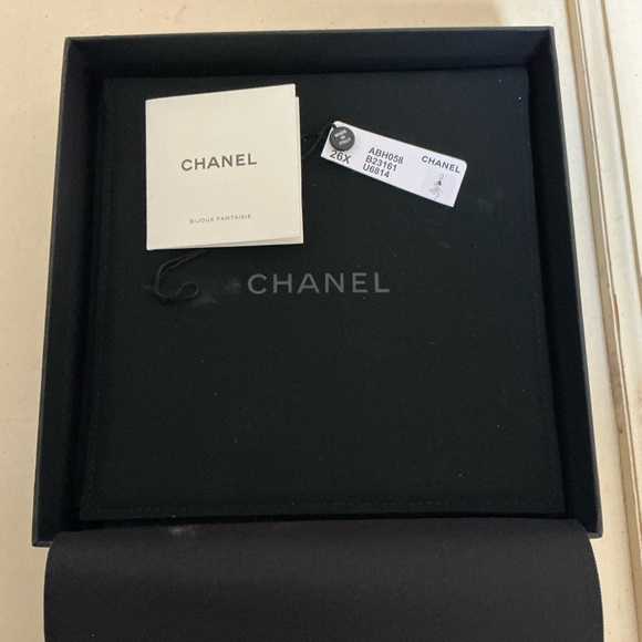 STUNNING 100% AUTHENTIC CHANEL LIMITED EDITION HOLIDAY HARLEQUIN BAG CHARM - Picture 13 of 16